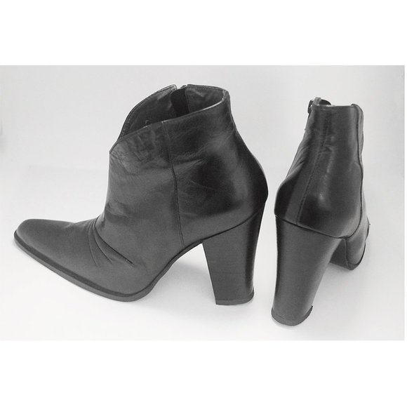 BCBGMaxAzria black leather ankle boots - Picture 3 of 7